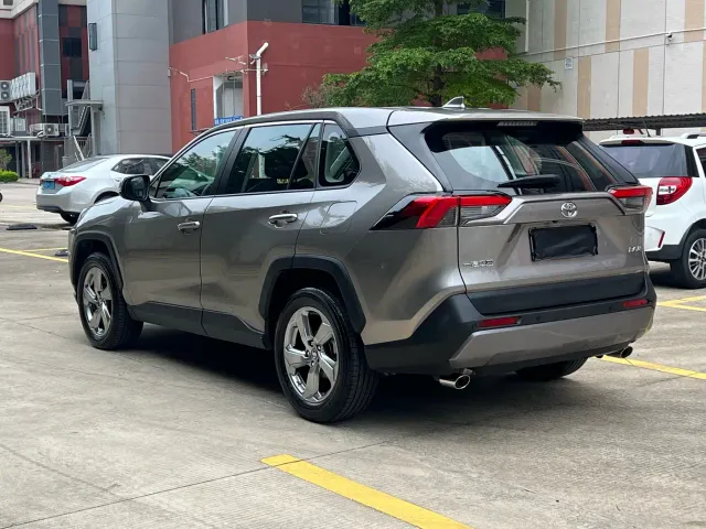 Toyota RAV4 — Фото автомобиля 3