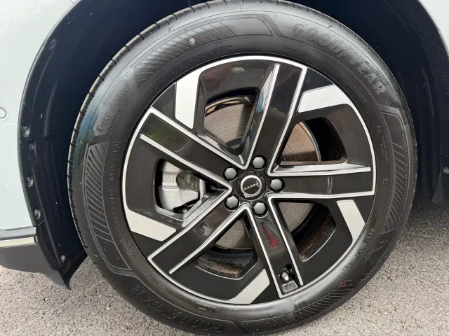 Volvo XC70 Plug-in Hybrid — Фото автомобиля 14