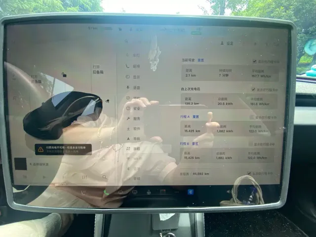 Tesla Model 3 — Фото автомобиля 10