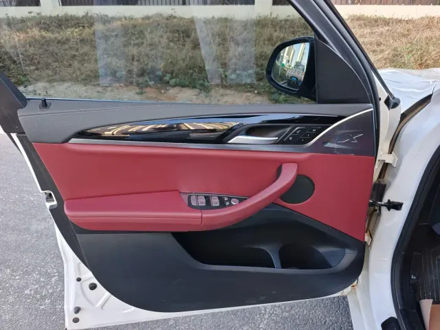 BMW iX3 — Фото автомобиля 7