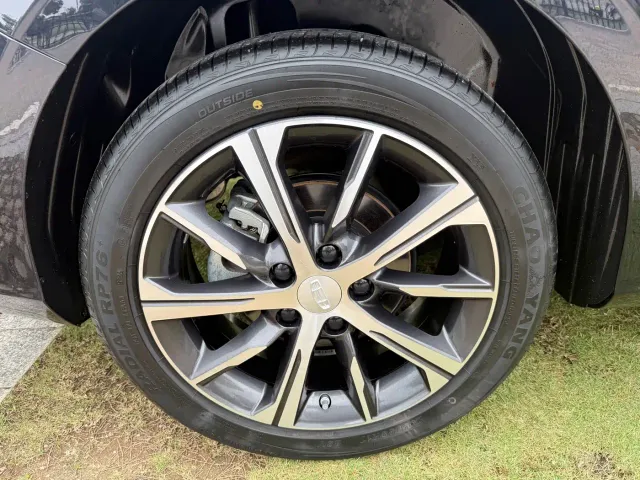 Geely Emgrand — Фото автомобиля 5