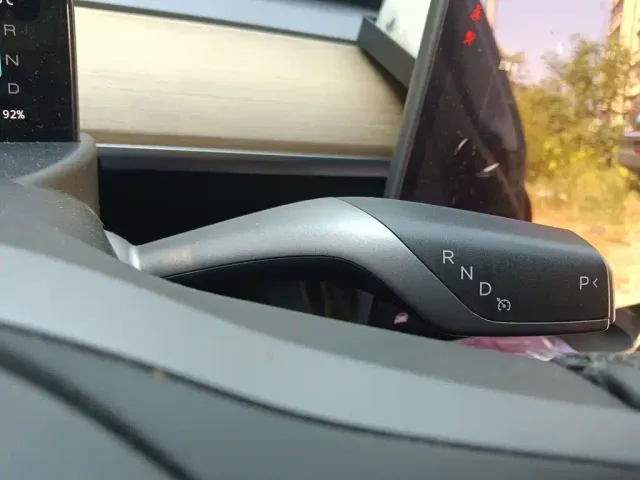 Tesla Model Y — Фото автомобиля 10
