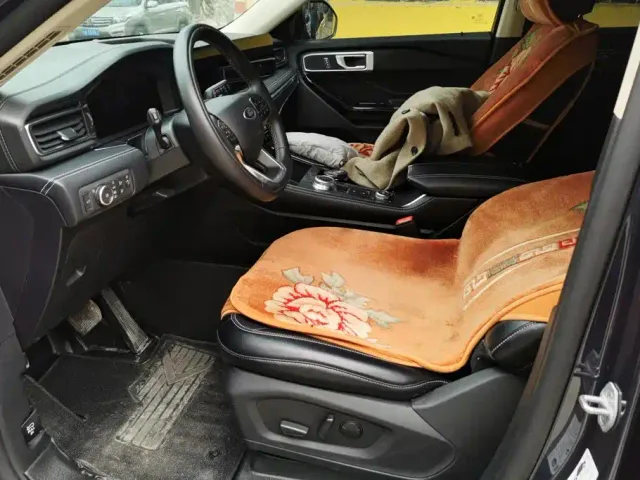 Ford Explorer — Фото автомобиля 9