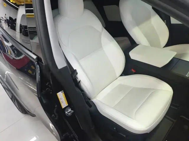 Tesla Model Y — Фото автомобиля 19