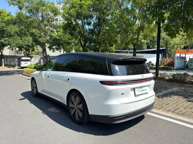 Li Auto i8 — Фото автомобиля 8