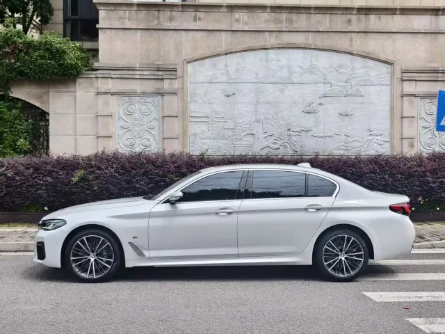 BMW 5 Series — Фото автомобиля 4