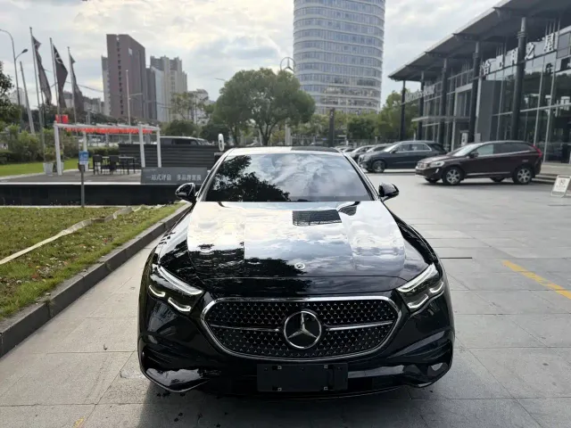 Mercedes-Benz E-Class — Фото автомобиля 2