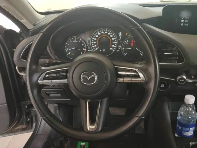 Mazda Axela — Фото автомобиля 10