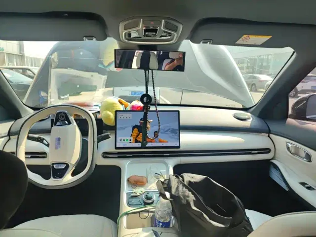Geely Galaxy Starship 7 EM-i — Фото автомобиля 14