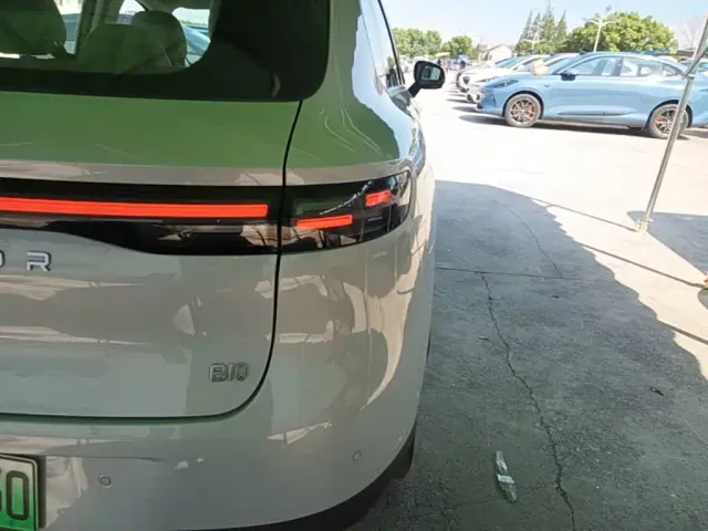 Leapmotor B10 — Фото автомобиля 7