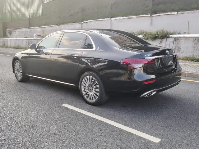 Mercedes-Benz E-Class — Фото автомобиля 7