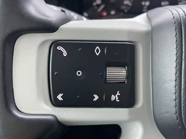 Land Rover Defender — Фото автомобиля 11