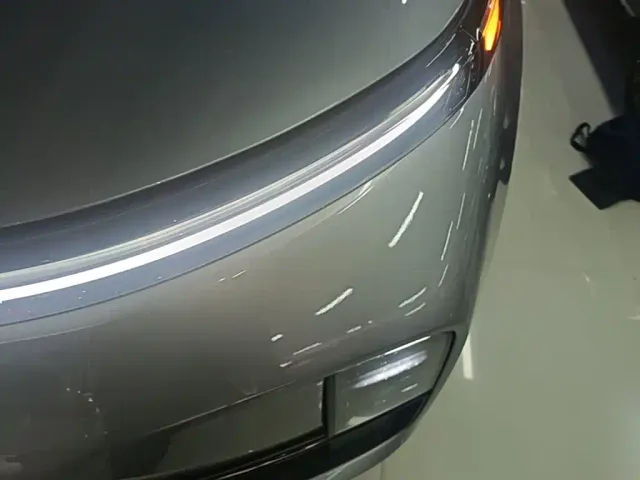 Li Auto L8 — Фото автомобиля 23