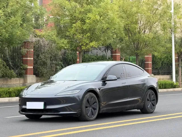 Фотография автомобиля — Tesla Model 3