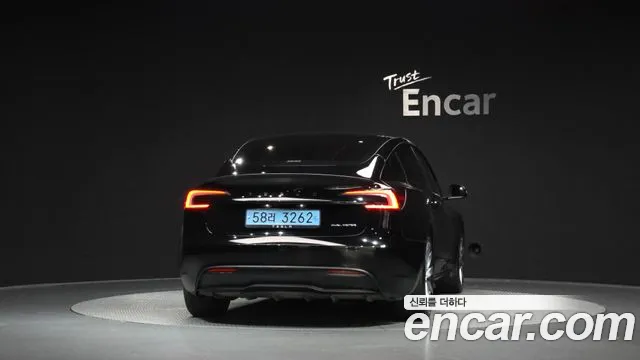 Tesla Model 3 — Фото автомобиля 4