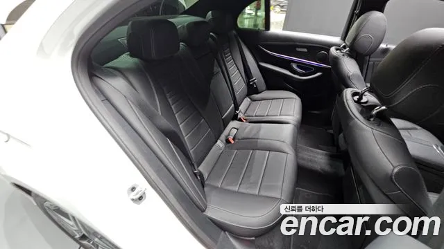 Mercedes-Benz E-Class — Фото автомобиля 10