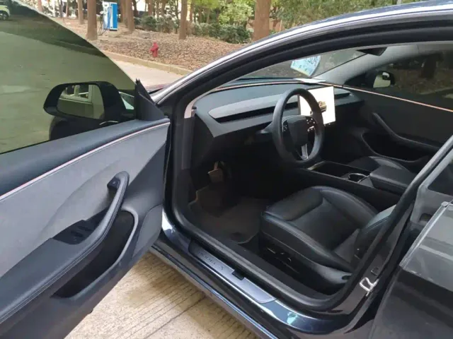 Tesla Model 3 — Фото автомобиля 15