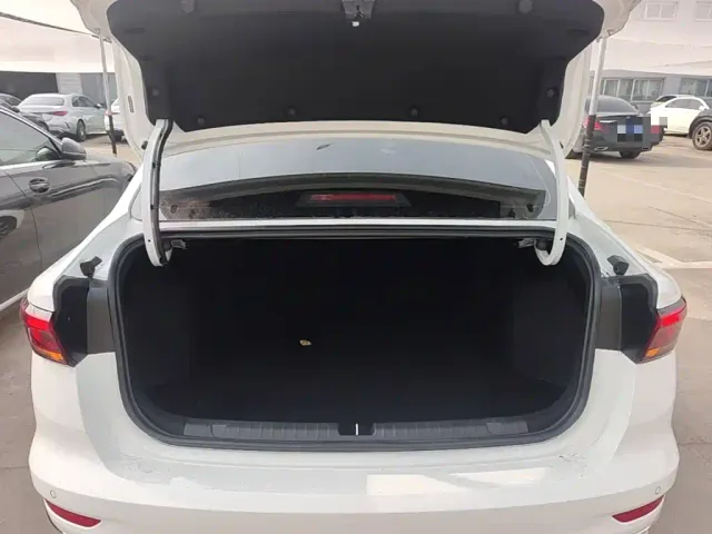 Geely Emgrand — Фото автомобиля 18