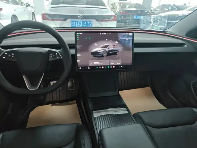 Tesla Model 3 — Фото автомобиля 12