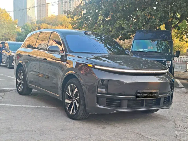 Li Auto L8 — Фото автомобиля 3