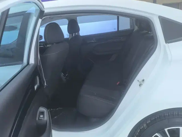 Roewe i5 — Фото автомобиля 11