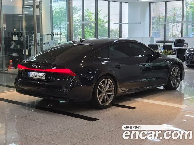 Audi A7 4K — Фото автомобиля 2