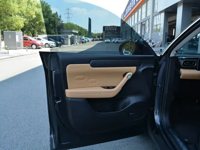 Leapmotor C11 — Фото автомобиля 9