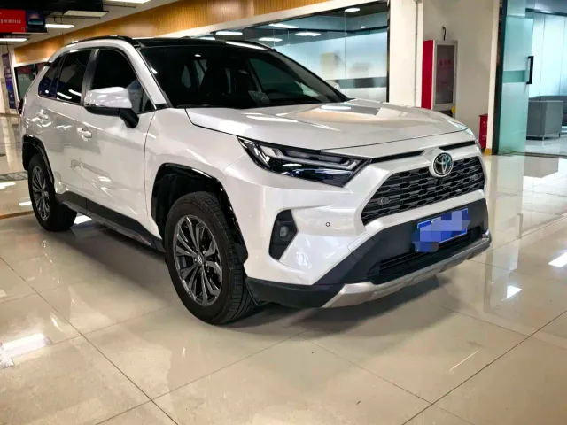 Toyota RAV4 — Фото автомобиля 3