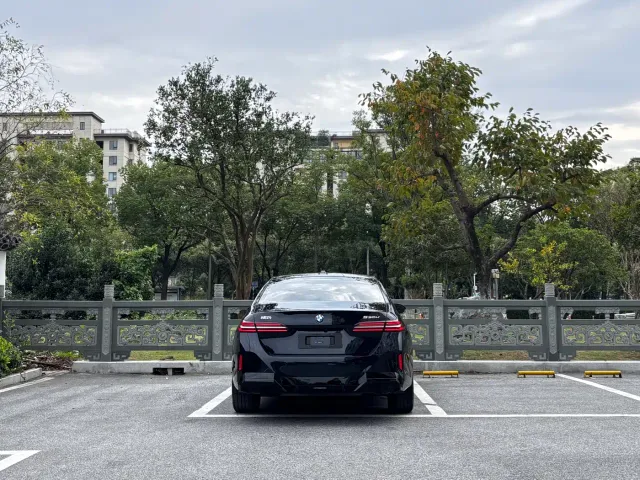 BMW 5 Series — Фото автомобиля 5