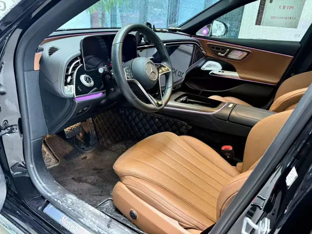 Mercedes-Benz E-Class — Фото автомобиля 4