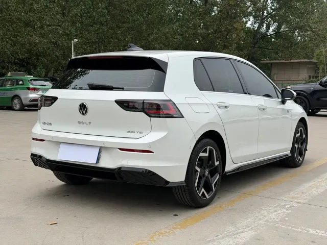 Volkswagen Golf — Фото автомобиля 16
