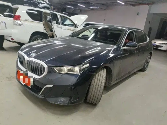 Фотография автомобиля — BMW 5 Series