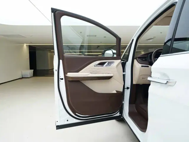 Bestune Besturn M9 — Фото автомобиля 15