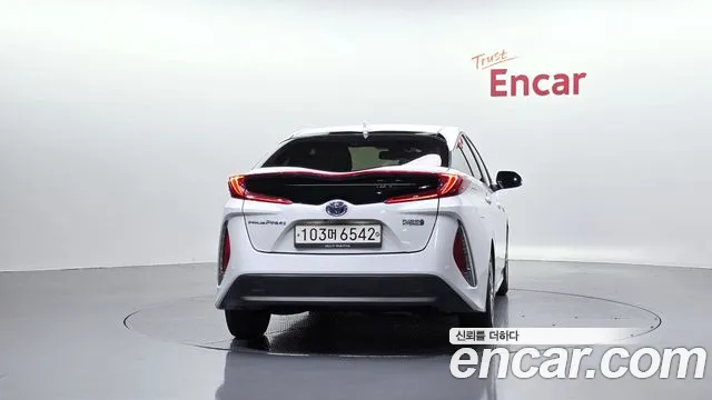 Toyota Prius — Фото автомобиля 4