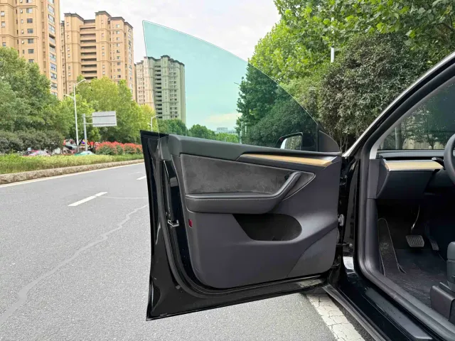 Tesla Model Y — Фото автомобиля 6