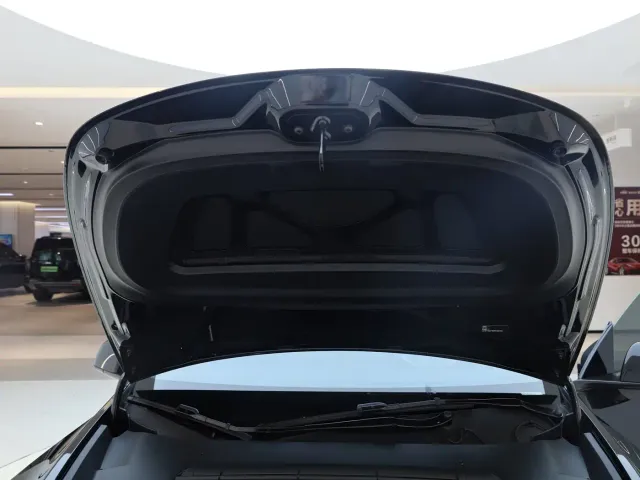Tesla Model Y — Фото автомобиля 11