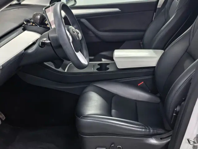 Tesla Model Y — Фото автомобиля 7