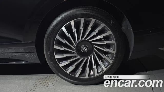 Hyundai Grandeur GN7 — Фото автомобиля 6