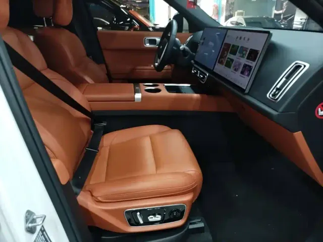 Li Auto L7 — Фото автомобиля 24