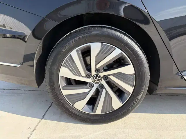 Volkswagen Passat — Фото автомобиля 19