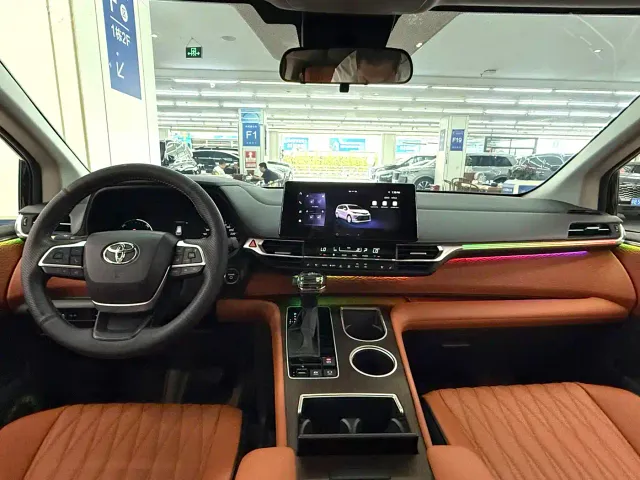Toyota Sienna — Фото автомобиля 5