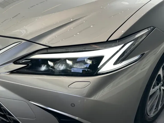 Lexus ES — Фото автомобиля 16