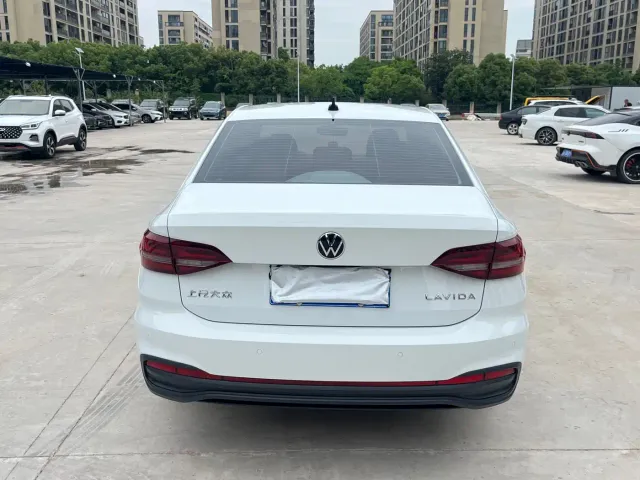 Volkswagen Lavida — Фото автомобиля 4