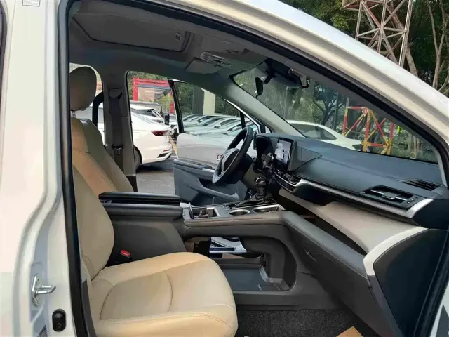 Toyota Sienna — Фото автомобиля 12