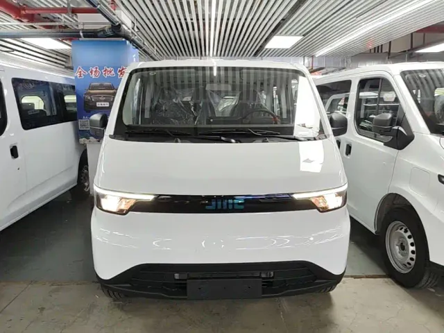 JMC E-Fushun — Фото автомобиля 2