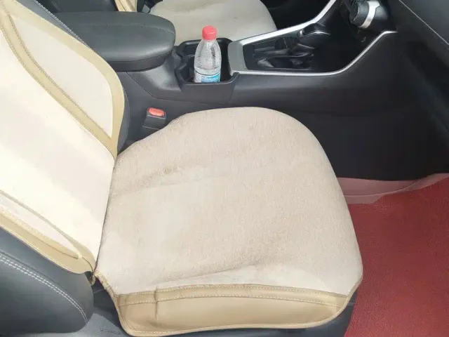 Toyota RAV4 — Фото автомобиля 8
