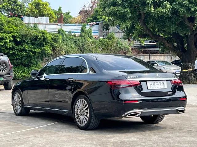 Mercedes-Benz E-Class — Фото автомобиля 11