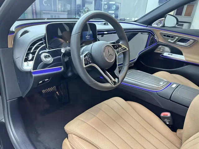 Mercedes-Benz E-Class — Фото автомобиля 11