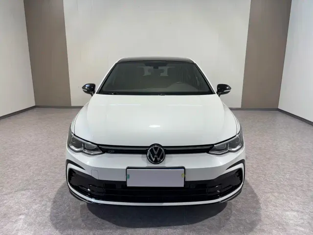 Volkswagen Golf — Фото автомобиля 3