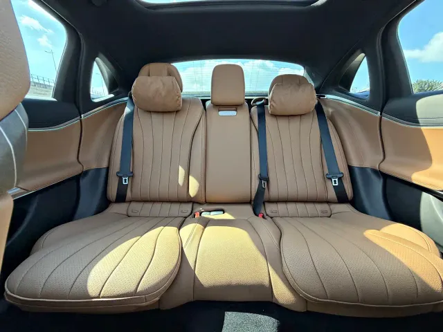 Mercedes-Benz E-Class — Фото автомобиля 13